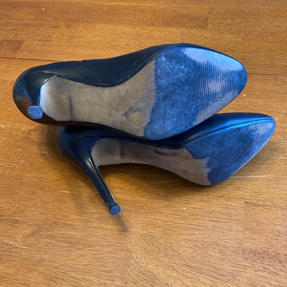 Banana Republic Womens Size 7.5 Black Leather Heeled Booties Gold Side Zipper - Picture 6 of 15